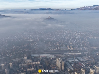 Wstrzymane loty, dzieci zatrzymane w szkołach. Sarajewo walczy z zanieczyszczonym powietrzem