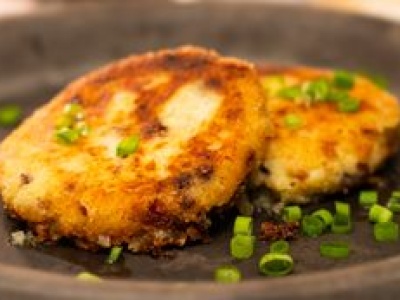 Takie kotleciki robię niemal co piątek. Mają chrupiącą skórkę i kremowe wnętrze