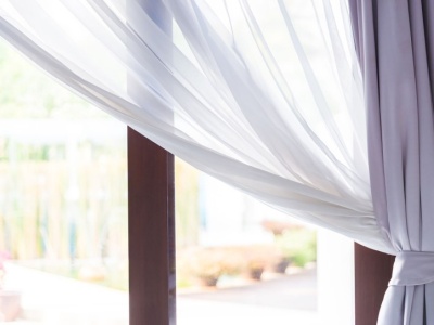 Namocz w tym firanki. Będą śnieżnobiałe przez długie tygodnie