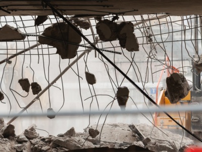 Ruszyła rozbiórka znanego biurowca w Warszawie. Zastąpią go mieszkania