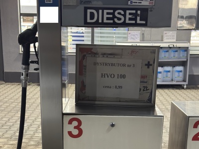 Dziwna kartka na dystrybutorze. Przy kasie bym się rozpłakał