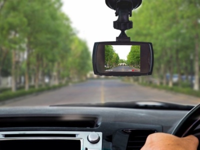 Wideorejestrator w aucie – ratunek w sporze czy kłopot, jeśli nagrasz zbyt wiele?