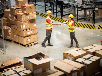 Które branże będą napędzać zatrudnienie i gdzie wzrost płac był najwyższy. Nowe dane