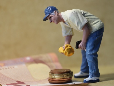 Tusk zabiera bezrobotnym