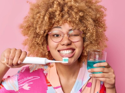 Dlaczego warto zabrać szczoteczkę soniczną na ferie zimowe?