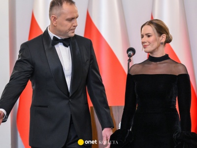 Marta Nawrocka w welurowej sukni. Wiemy, kto stoi za tym projektem