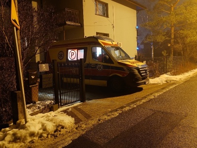 Z ostatniej chwili: Tlenek węgla w budynku. Do szpitala odwieziono kobietę – foto