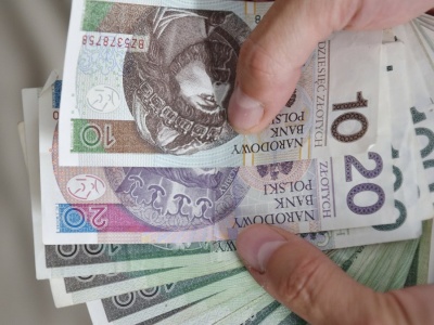 1000 zł zapomogi. Zanim wypłacą, trzeba pokazać wypłatę