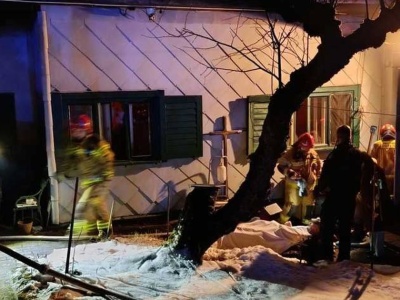 Bohaterska akcja. Policjanci uratowali małżeństwo z płonącego budynku w Bielsku-Białej