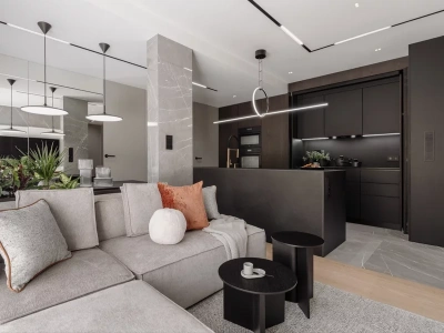 Biała kuchnia to już obciach? Ciemne drewno wraca do polskich mieszkań