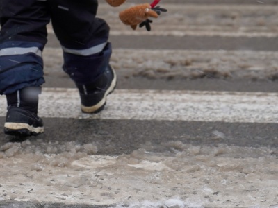 Wypadek na przejściu dla pieszych w Bytowie. Nastoletni chłopiec trafił do szpitala