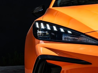 Cła na auta z Chin w 2026 roku – jak polityka handlowa UE wpłynęła na ostateczne ceny w polskich cennikach?