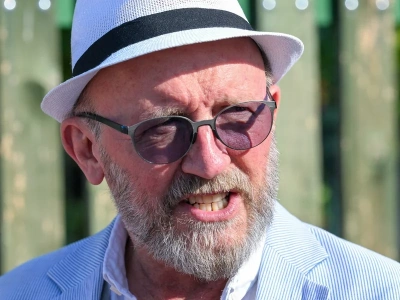 Znany aktor grzmi na dziennikarzy i polityków. 