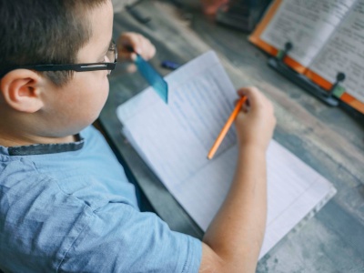 Matka czwartoklasisty: Czekam na ferie jak kania dżdżu. Mam dość poświątecznej sprawdzianozy u syna