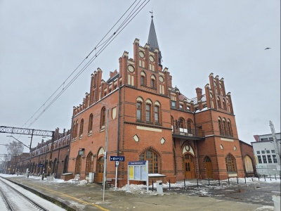 Miliony na rewitalizację neogotyckiego dworca w Nowych Skalmierzycach