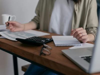 Jak cyfrowe rozwiązania zmieniają transport? Karty paliwowe, e-winiety i e-TOLL w praktyce