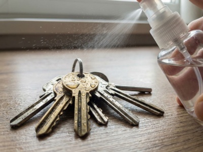 Co sobotę polewam klucze octem i zostawiam na kilka minut. Sąsiedzi pytają, po co to robię