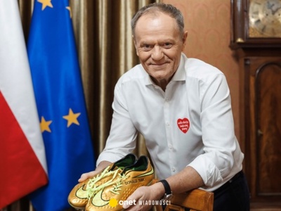 Złote buty Donalda Tuska na aukcji WOŚP. Premier obiecał coś jeszcze