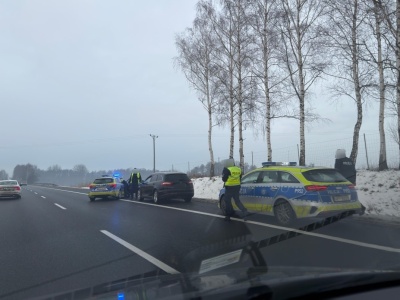 Pijany kierowca uciekał przed policją. Pościg zakończył się na S-52. Wyrok pozostawia wiele do życzenia