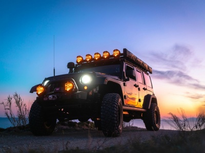 Podnoszenie zawieszenia w samochodzie: tak można zrobić to bezpiecznie