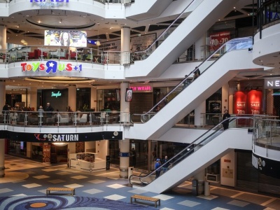 Ponad 150 milionów euro długu i walka o przetrwanie. Co dalej z kultowym centrum handlowym?