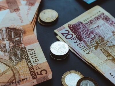 Ile naprawdę zarabia się na Białorusi? Oto oficjalne dane