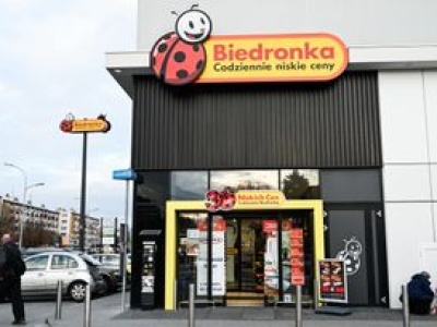 Tyle w 2016 r. zarabiali pracownicy Biedronki. Duże różnice w stawkach