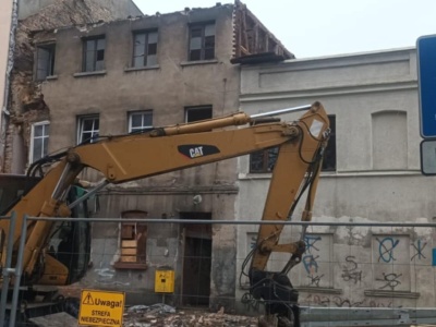 Kilka dni potrwa rozbiórka tego, co zostało z kamienicy w centrum Inowrocławia