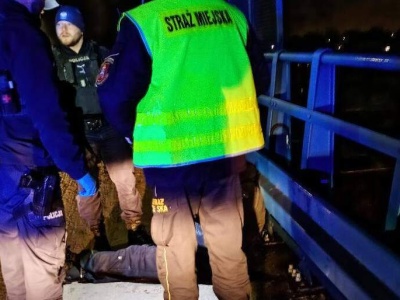 Chciał zakończyć życie. Pomoc nadeszła w ostatniej chwili (ZDJĘCIA)