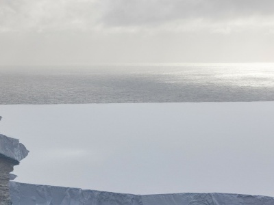 Powstał basen większy niż Warszawa. To koniec rekordowej góry lodowej