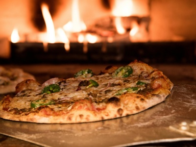 Dlaczego średnia pizza kosztuje dziś ok. 40 zł? Eksperci wyjaśniają