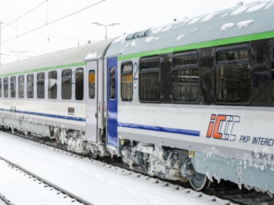 Pociągiem na ferie 2026 za grosze. Przewoźnicy ruszyli z dużymi promocjami