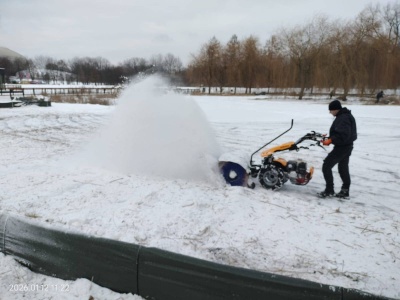 Zimowe prace przy zbiornikach w Parku Lotników Polskich