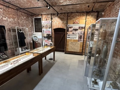 Pierścienie z trupimi czaszkami w podziemiach bazyliki. Muzeum ponownie otwarte!