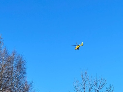 Interwencja służb na stoku narciarskim w Rzykach. Lądował śmigłowiec