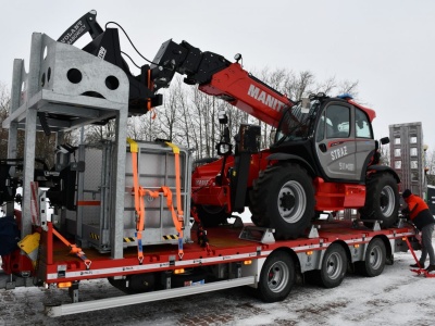 Radzyń Podlaski: Nowa ładowarka teleskopowa w KP PSP. Sprzęt z unijnej dotacji zwiększy skuteczność akcji ratowniczych