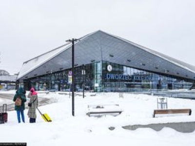 Zamieszanie trwa. Zamknęli drzwi na dworcu za prawie 100 mln zł