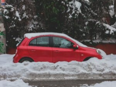 Mróz paraliżuje odbiór śmieci w miastach. Mieszkańcy muszą działać natychmiast