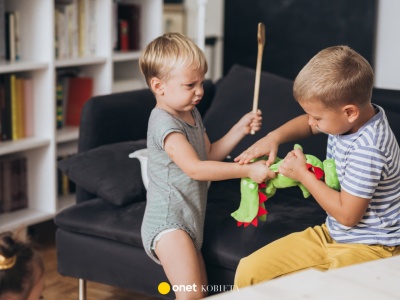 Dziecko tupie, krzyczy i bije innych? Ekspertka: nie chodzi o to, żeby szybko je wyciszyć