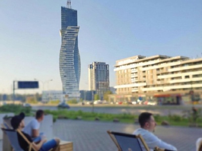 Zarabiają w Warszawie, żyją na Baranówce. Kim są “reemigranci”, którzy wybrali rzeszowski spokój?