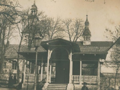 Od koncertowej muszli do podarunku stolicy