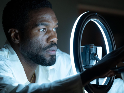 Simon Wiliams na celowniku służb. Zobaczcie najnowszy spot promujący serial Wonder Man