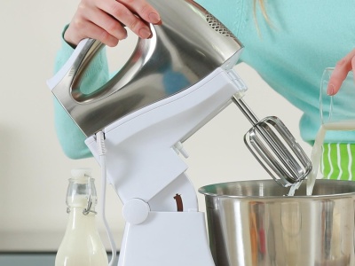 Sernik papieski nie wymaga pieczenia. Pyszny i prosty przepis na niedzielny deser