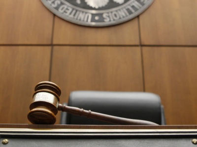 Mieszkańcy Illinois skazani za przestępstwa bez użycia przemocy będą mogli zablokować dostęp do swoich kartotek kryminalnych