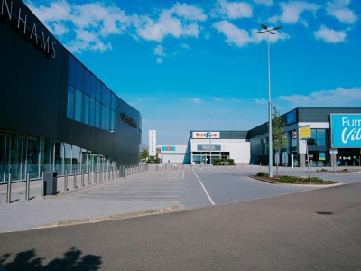 45 tys. mkw. w miejscu dawnego Tesco. Rybnicki park handlowy nabiera kształtów