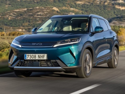 KANADA rezygnuje z dodatkowych ceł na chińskie samochody elektryczne. UNIA myśli o cłach na chińskie hybrydy