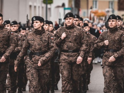 Rewolucja w polskiej armii. Tysiące osób pod bronią