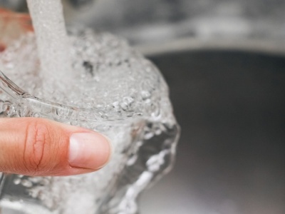 Skażenie w wodociągu w warmińsko-mazurskim. Sanepid zakazuje spożywania wody