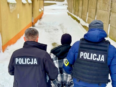 Imigrant rozbierał się i onanizował przed polskimi dziećmi