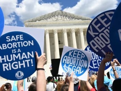 USA. W stanach z zakazem aborcji ciąża to zagrożenie. I bardzo drogi projekt